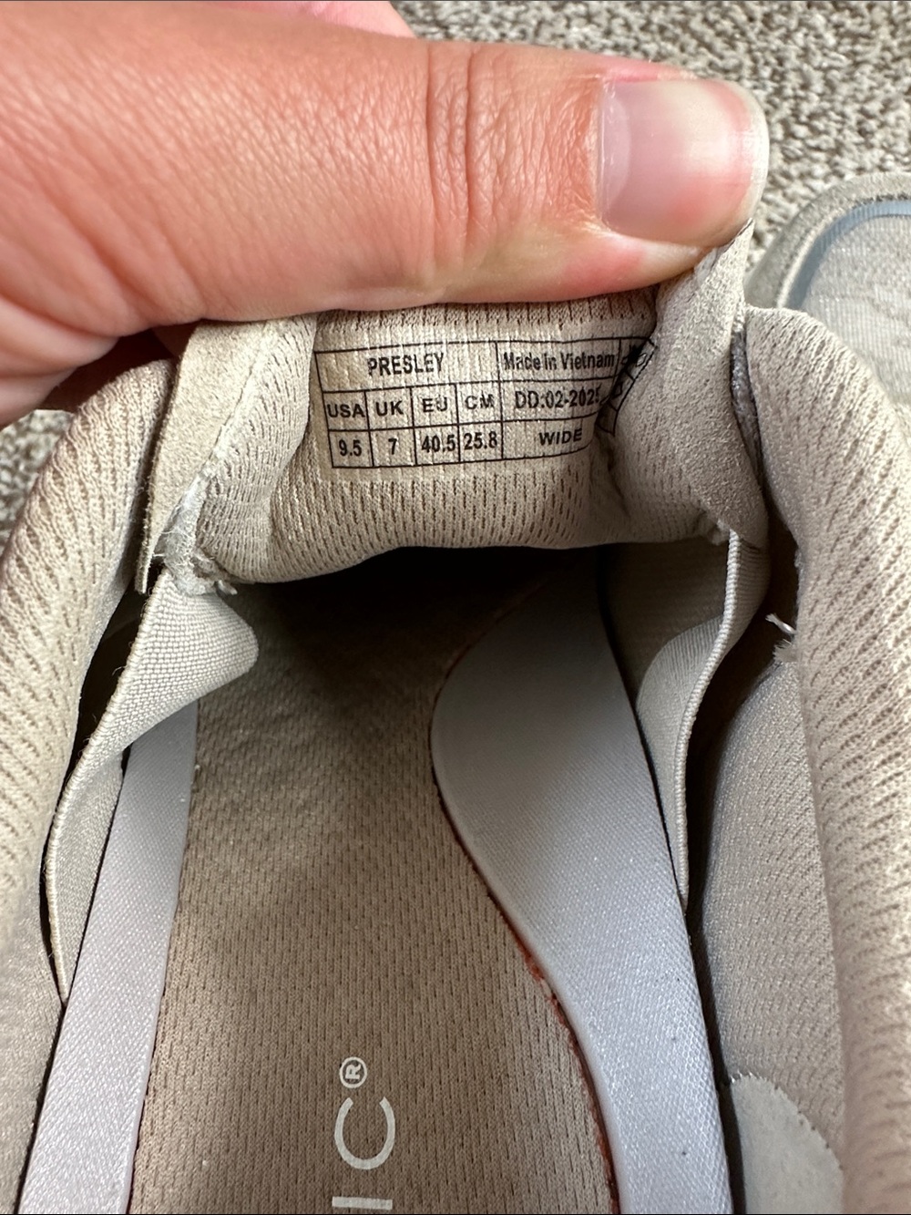 Vionic Presley Sneakers - like new - Picture 6 of 6
